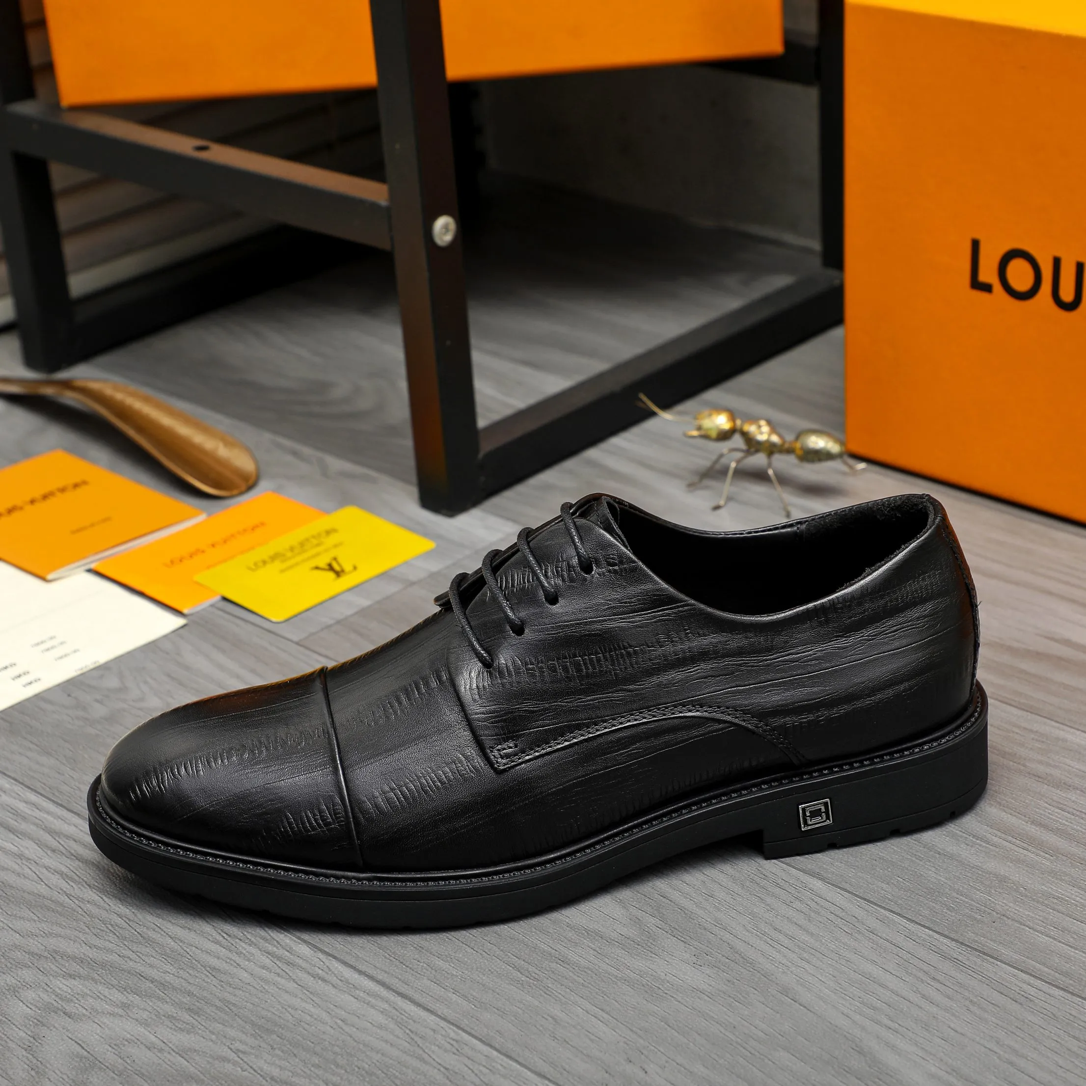 Men's shoes 💰p442 Product trademark: LV (Louis Vuitton) business lace-up leather shoes Regular size: 38-46 (45.46 custom-made, non-refundable) Product materials: Selected high-quality vertical grain cowhide upper, cowhide lining, rubber outsole